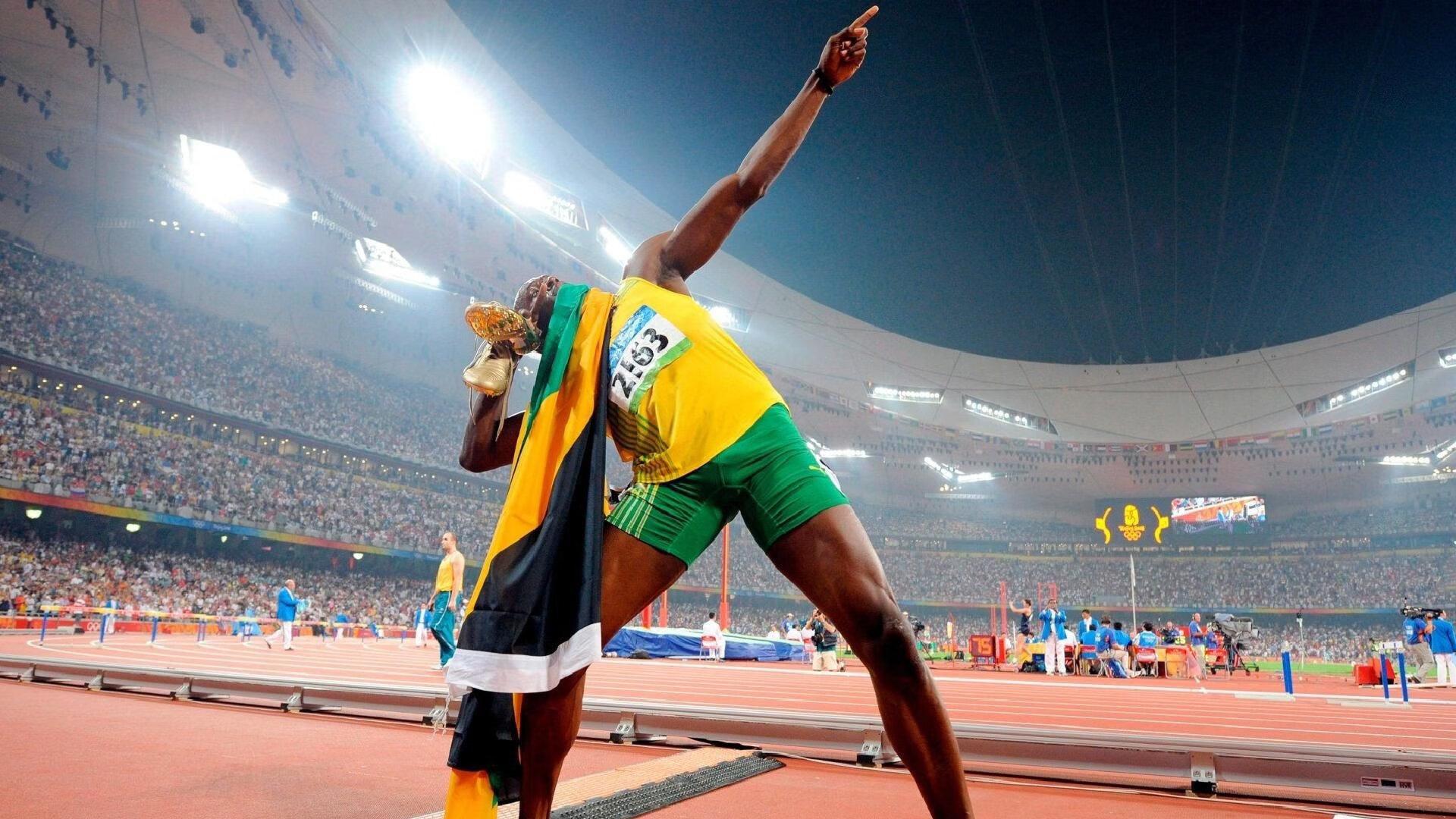 冰球联赛激战正酣，冠军争夺白热化，新秀球员闪耀赛场