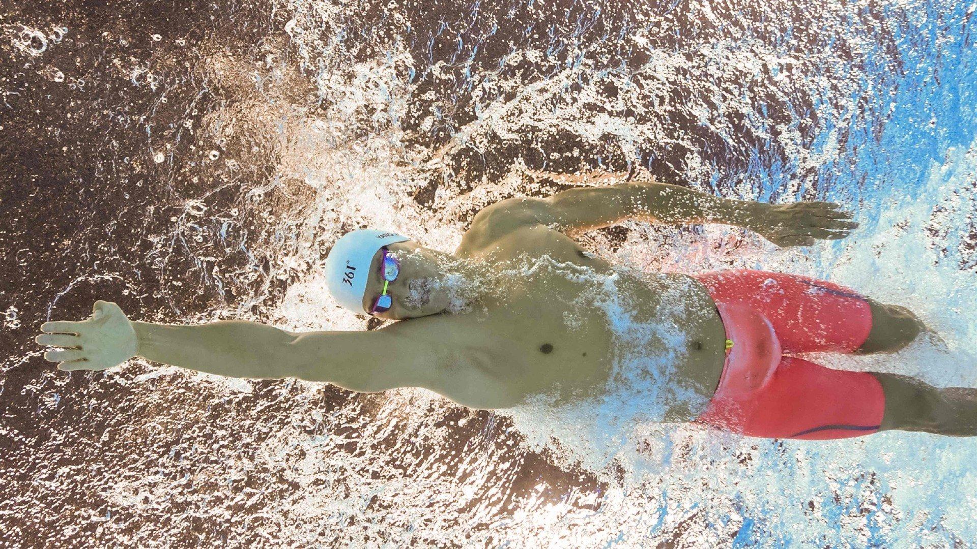 撑杆跳新星闪耀国际赛场 破纪录表现引爆田径热潮